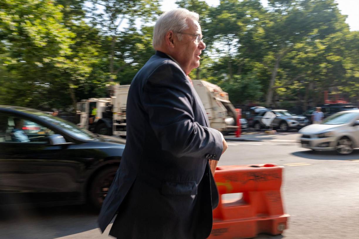 Menéndez también habría ayudado a Daibes a invertir en un fondo vinculado con Catar. El senador le habría presentado a un miembro de la familia real catarí que también era director de una empresa de inversión de ese país de Oriente Medio aunque no fue identificada.