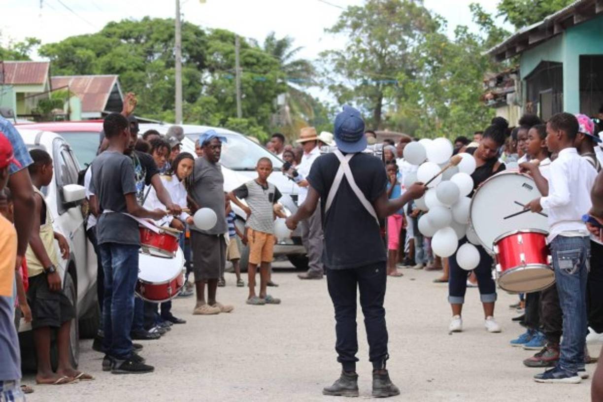 Los actos previo a la sepultura dieron lugar a una agenda en homenaje (presentación de una banda musical, video especial y misa).