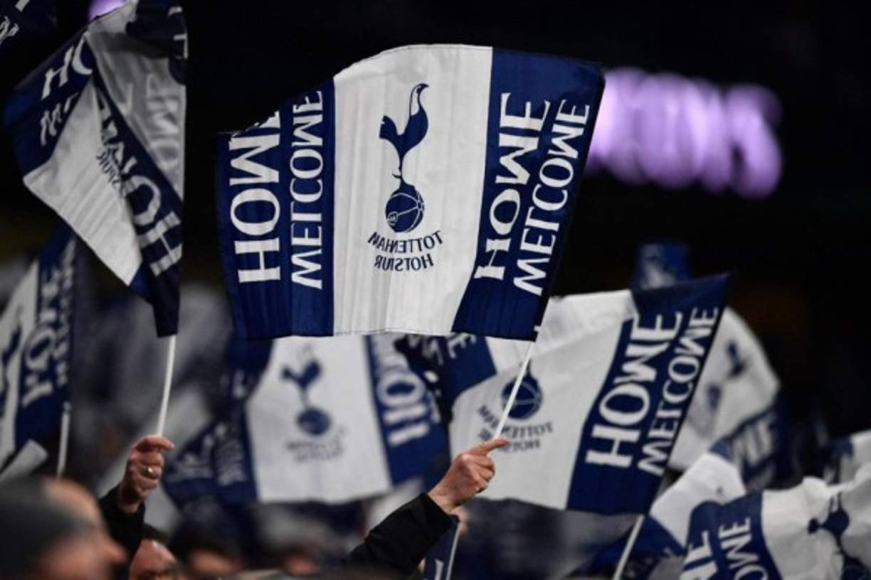 La afición del Tottenham llegó a darle el apoyo a su equipo en su nuevo estadio.