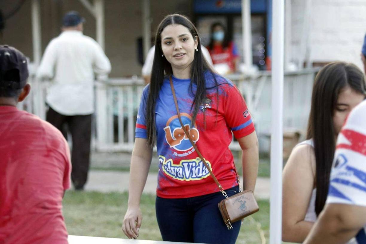 Ambientazo y lindas chicas en la final Real Juventud-Juticalpa FC