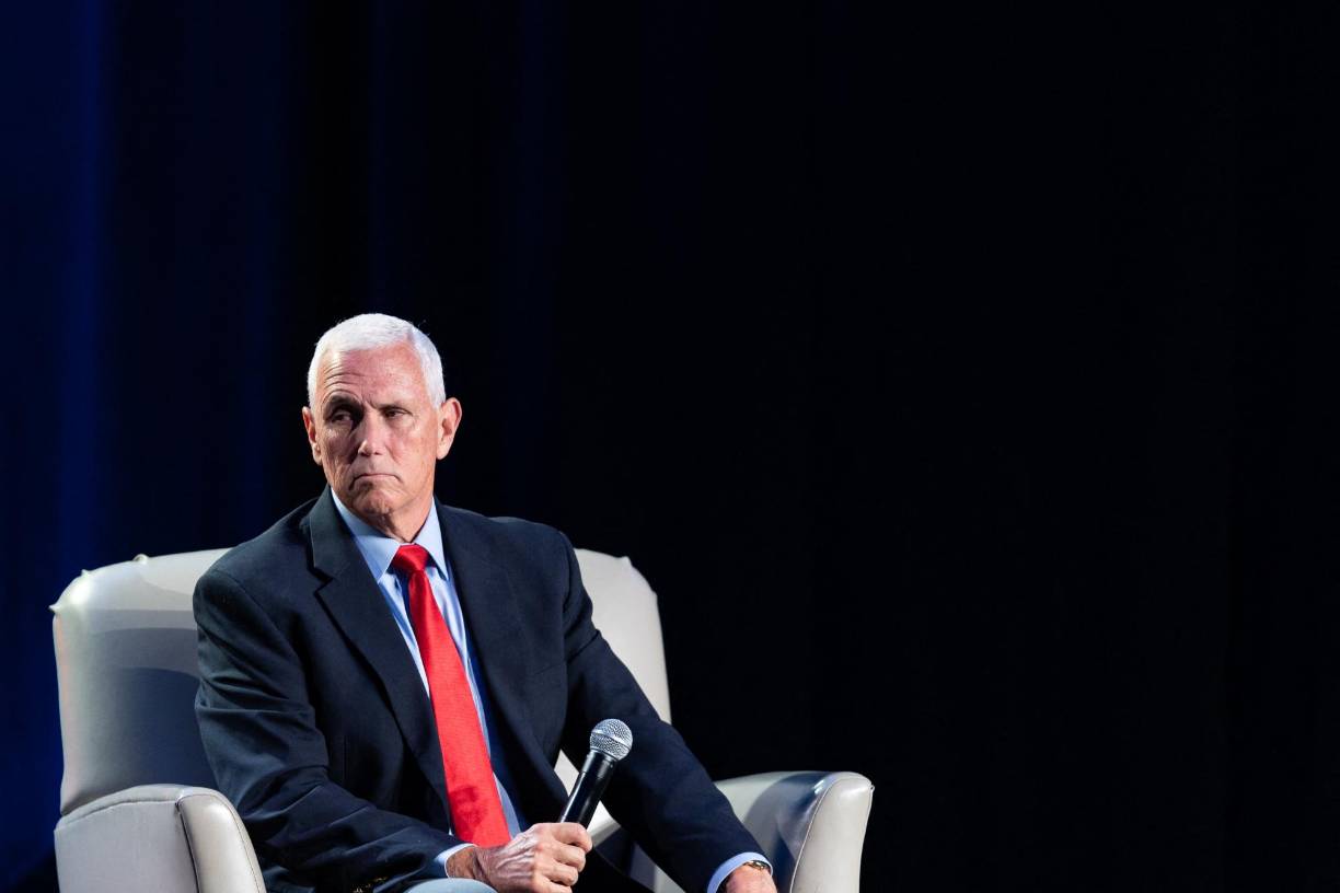 El famoso y devoto vicepresidente de Trump, <b>Mike</b> <b>Pence</b>, que marcha en un distante tercer puesto en la carrera por la nominación de 2024, busca sacar provecho del debate para ganarse el voto de los evangélicos. 