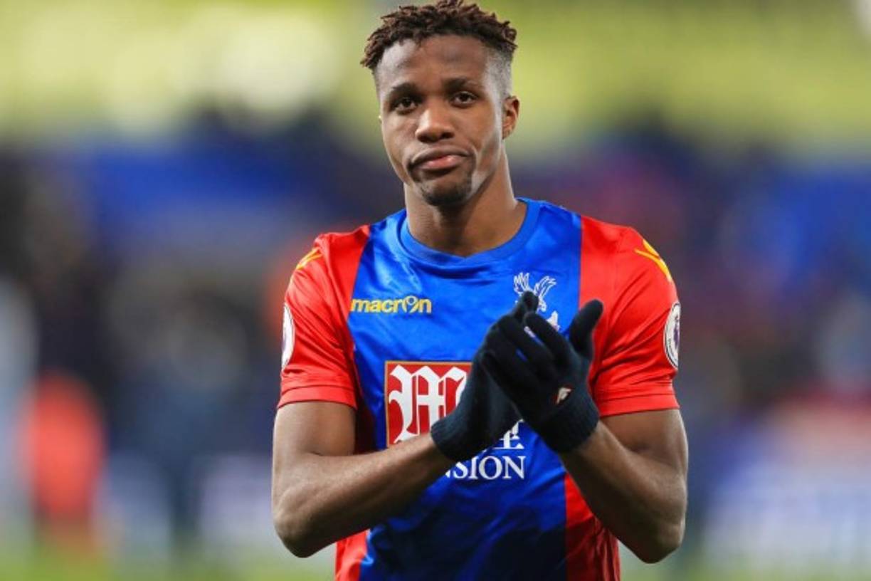 Wilfried Zaha ha ampliado su contrato con el Crystal Palace. El futbolista de Costa de Marfil firma por cinco temporadas. El propio jugador ha dicho a la web del club que 'llevo al Cristal Palace en el corazón y no pienso que nuestra historia se haya acabado'.