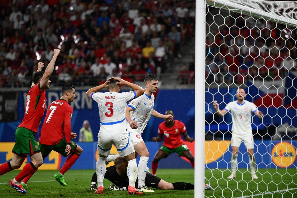 Los lusos no tardaron en reaccionar y lograron la igualada con un gol en propia del defensor Robin Hranac (69).
