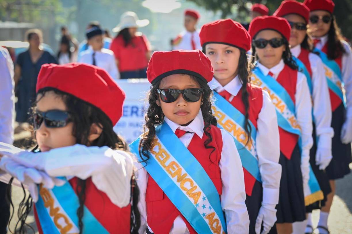 Centros educativos de básica rinden tributo a la Patria