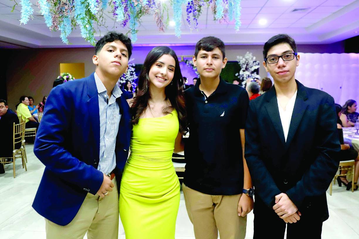 Mario Quesada, Laura Balvin, Allan<br /> Morales y Kenneth Ascencio