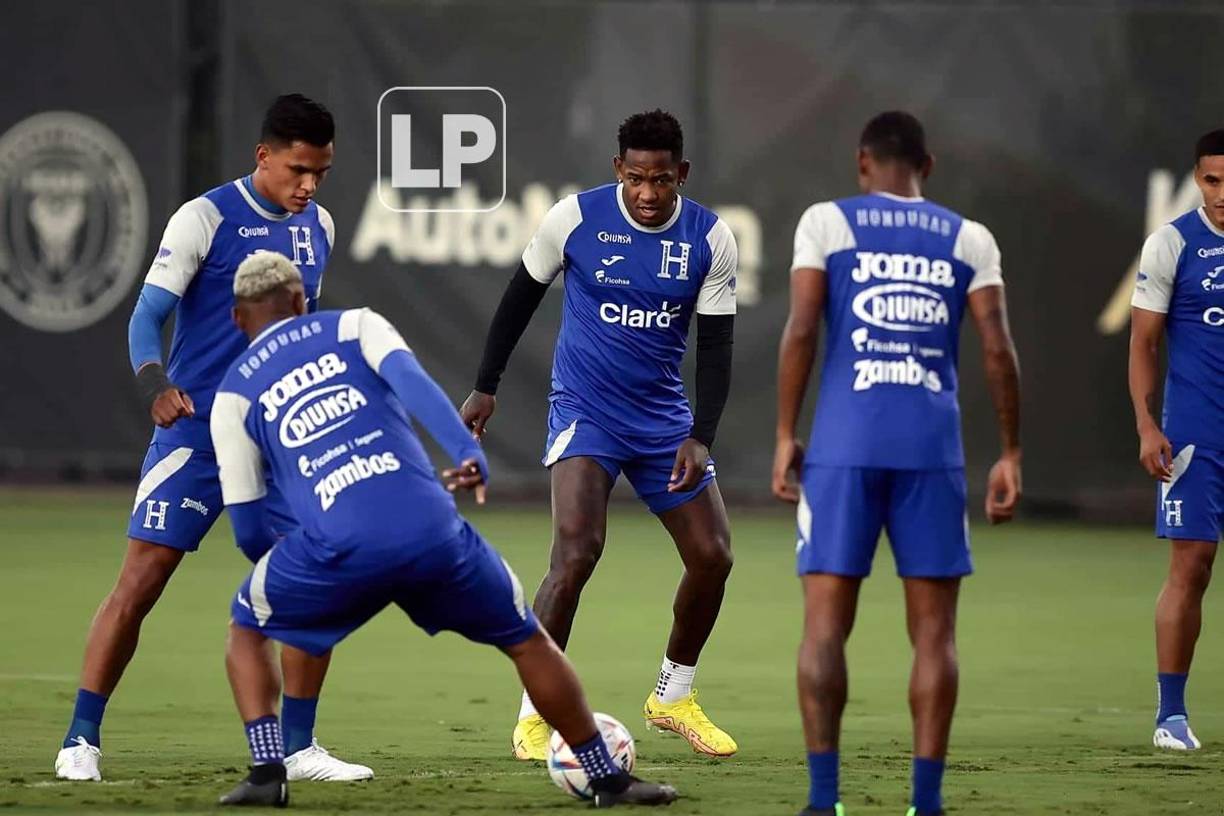 Romell Quioto entrenó al cien y está listo para jugar de titular contra Argentina.