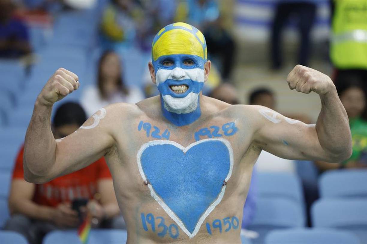 Fiesta, belleza y locura: así es el ambiente en el Ghana-Uruguay