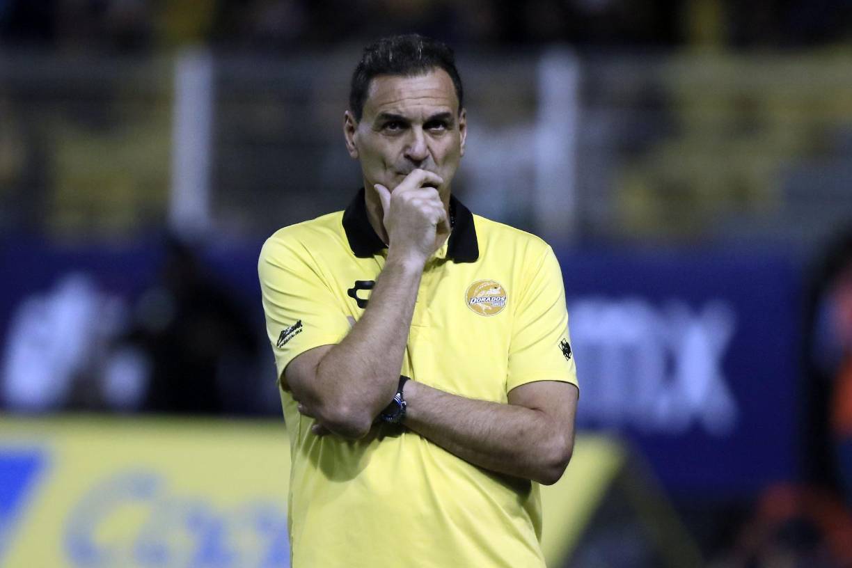 Luis Islas: Otro de los entrenadores argentinos que buscan llegar al banquillo del Olimpia. Como jugador fue campeón del mundo en el Mundial de México 86. 