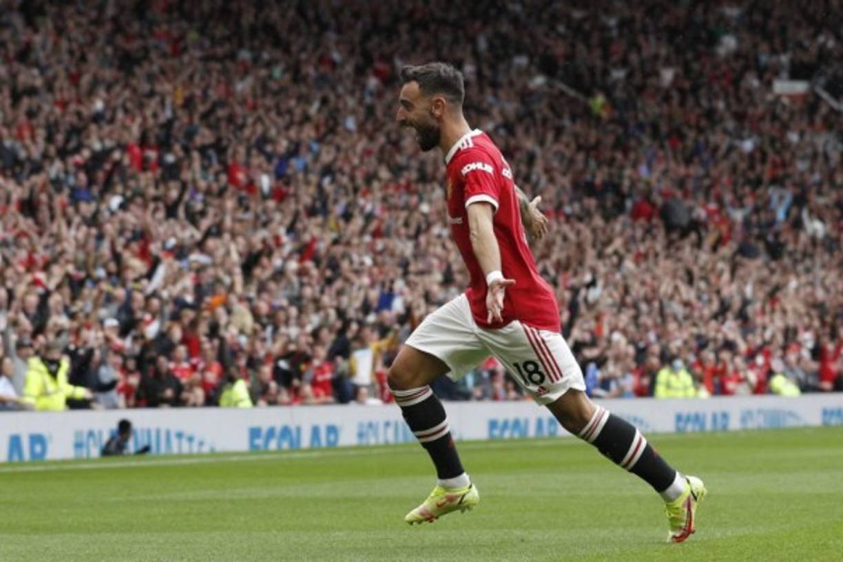 El centrocampista del Manchester United, Bruno Fernandes, es uno de los mejores jugadores de la Premier y, por ello, el conjunto inglés teme que algún club se lo pueda llevar y por eso, según The Sun, está planteándose ofrecerle un nuevo contrato. Foto AFP.