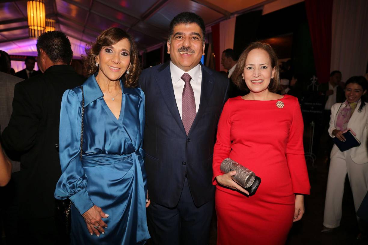 <i><b>Diana Faraj, Jorge Faraj y Alexa Foglia</b></i>