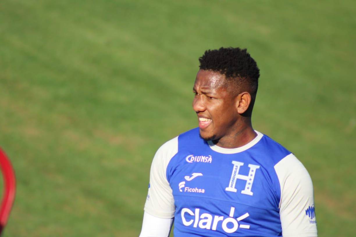 Todo empezó por las críticas que lanzó Romell Quioto en sus redes sociales contra el cuerpo técnico de Diego Vázquez saliendo en defensa de los jugadores Kervin Arriaga y Denil Maldonado.