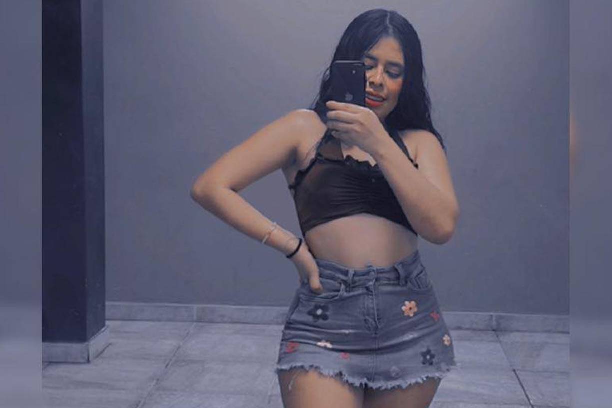 La pareja se conducía en exceso de velocidad cuando impactaron contra el autobús, dijeron otros testigos.