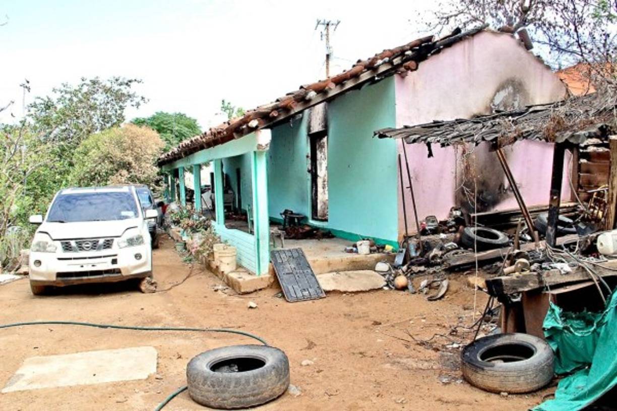 Más de 280 familias han abandonado sus casas en esas comunidades ante el temor a morir a manos de los comandos de gatilleros que irrumpieron en distintos poblados.