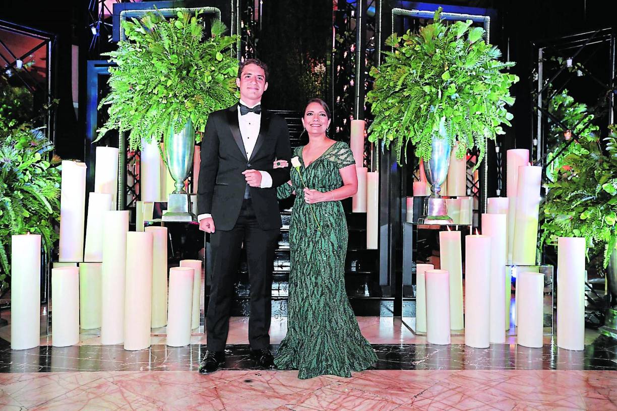 Eduardo Villacorta Romero y Cinthya Romero de Villacorta.