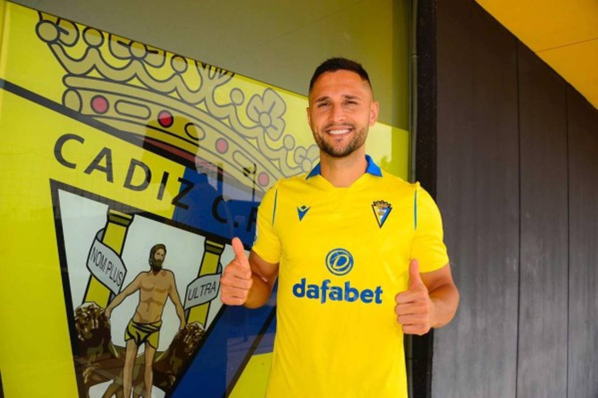 El Cádiz anunció el fichaje del delantero rumano Florin Andone, llega procedente del Brighton de la Premier League. Foto Twitter @FlorinAndone11.