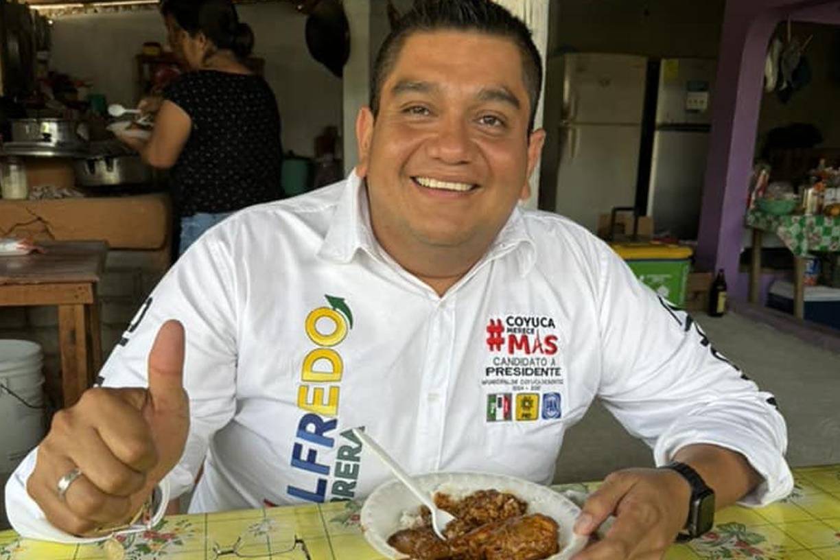 El candidato a la alcaldía de Coyuca de Benítez, municipio en el estado en Guerrero, sur de México por la alianza de los partidos Revolucionario Institucional (PRI), Acción Nacional (PAN) y de la Revolución Democrática (PRD), José Alfredo Cabrera Barrientos, fue asesinado a balazos.