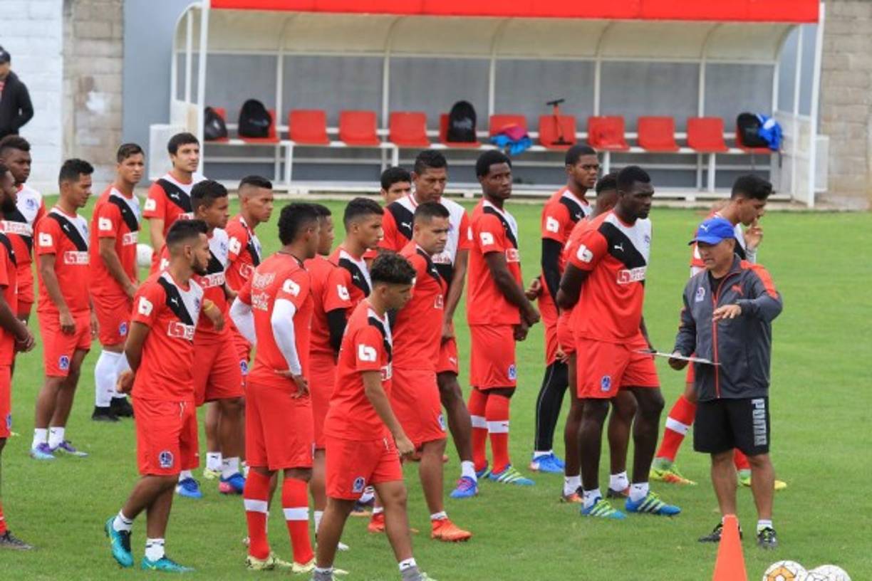 El Olimpia sigue en la búsqueda de fichajes y se ha informado que busca un defensor central.