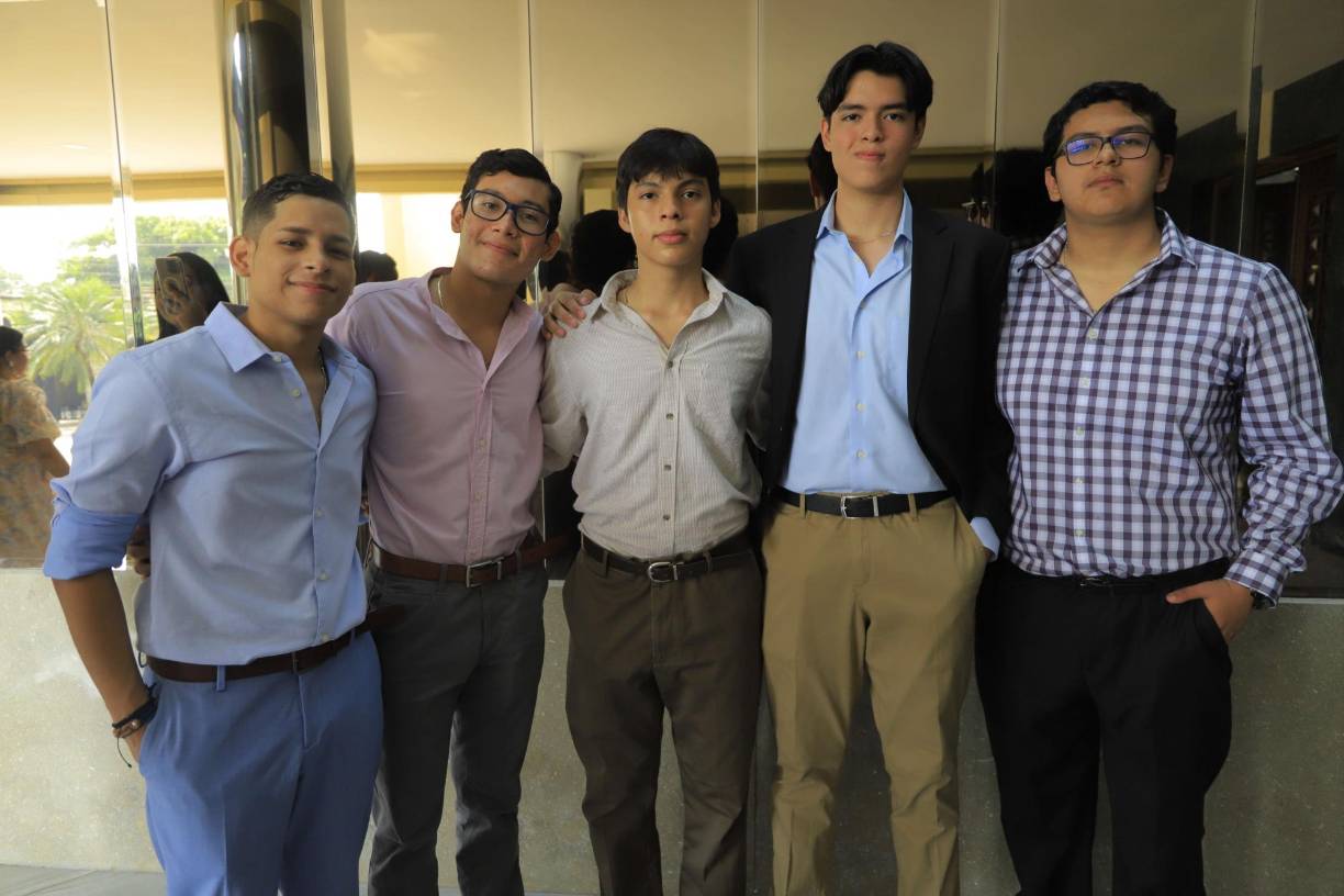 Junior Altamirano, Tulio Melara, Javier Dubón, Diego Flores y Mauricio Janania