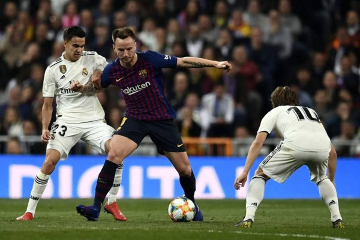 Ivan Rakitic: (5). Generoso. Si Ernesto Valverde confía tanto en el croata es por su trabajo constante. Rakitic no destacó por sus apariciones con el balón, si no por su ida y vuelta constante para equilibrar junto a Busquets en el centro las dos líneas de cuatro que propuso el técnico extremeño.