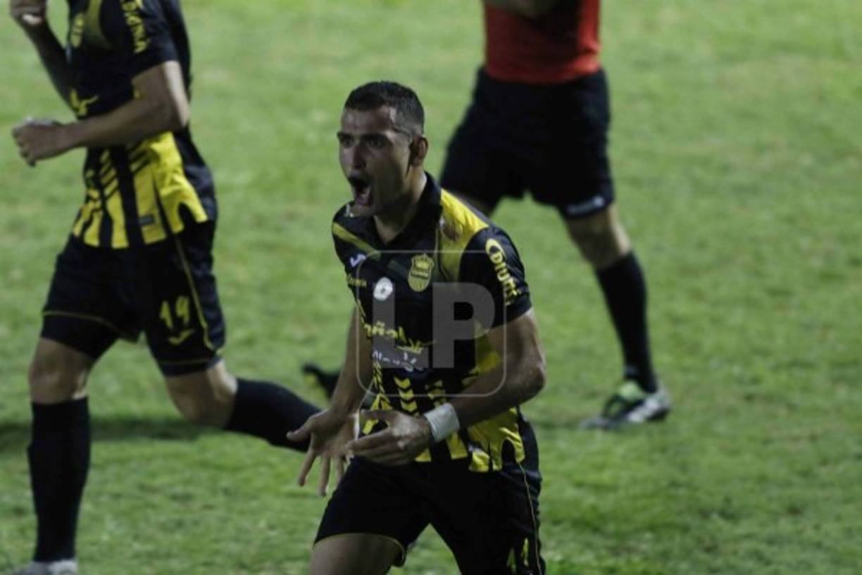 Poco le duró la alegría al Marathón ya que en una jugada que inició Yeison Mejía, elevó centro al área y Omar Rosas, de cabeza puso el empate definitivo 2-2. El mexicano se desahogó en su festejo.