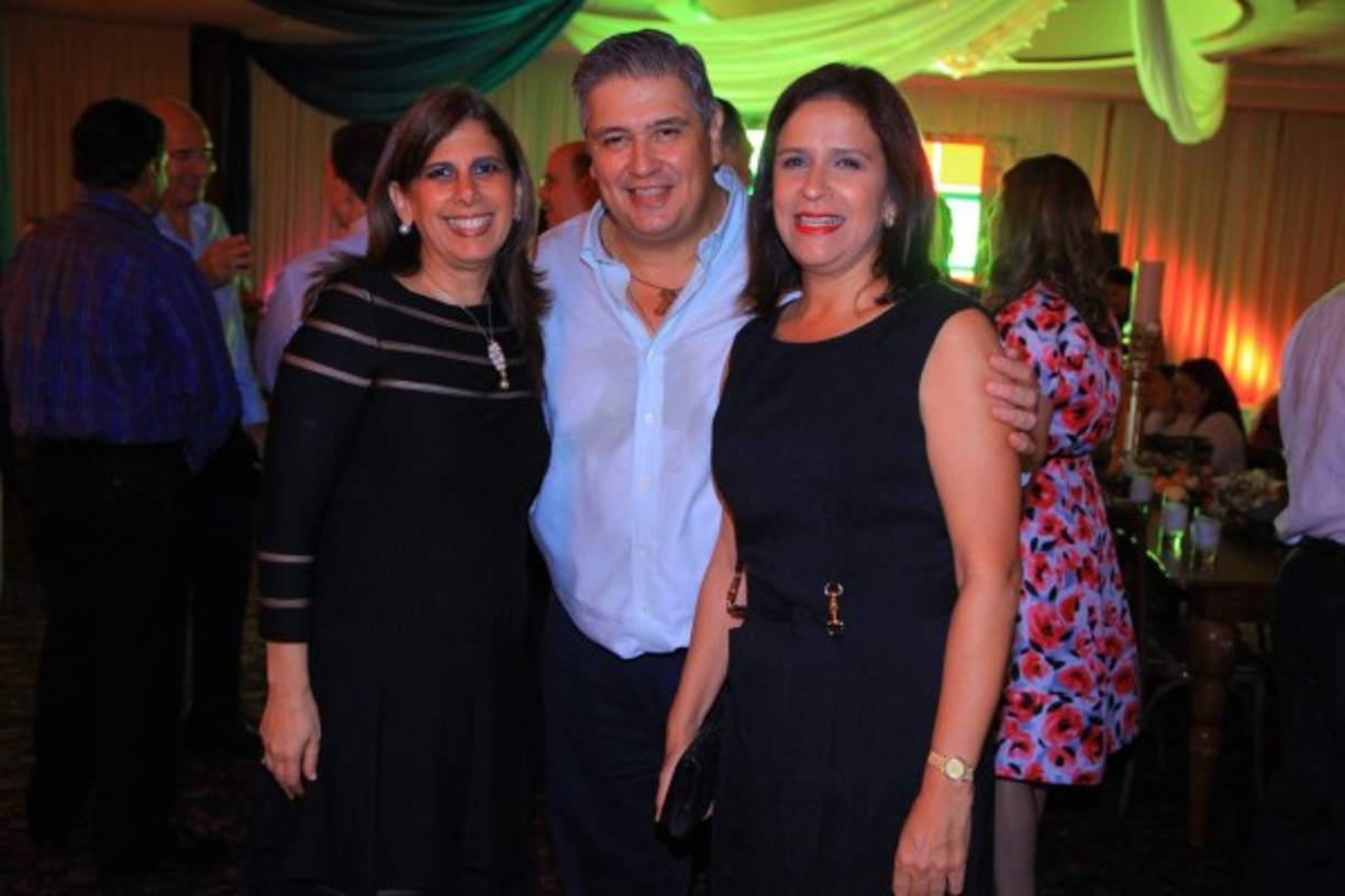 Alexandra Vogelsang, Juan Carlos Sabillón y Jessica Bueso.