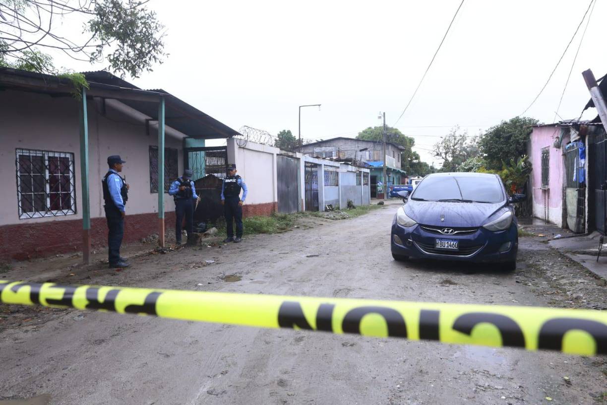 El cuerpo del joven fue encontrado dentro de su vehículo con varias perforaciones de arma fuego. 