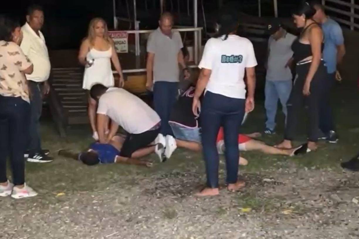 La lancha se transportaban a doce personas, ocho adultos y cuatro niños, que presuntamente disfrutaban de una excursión.