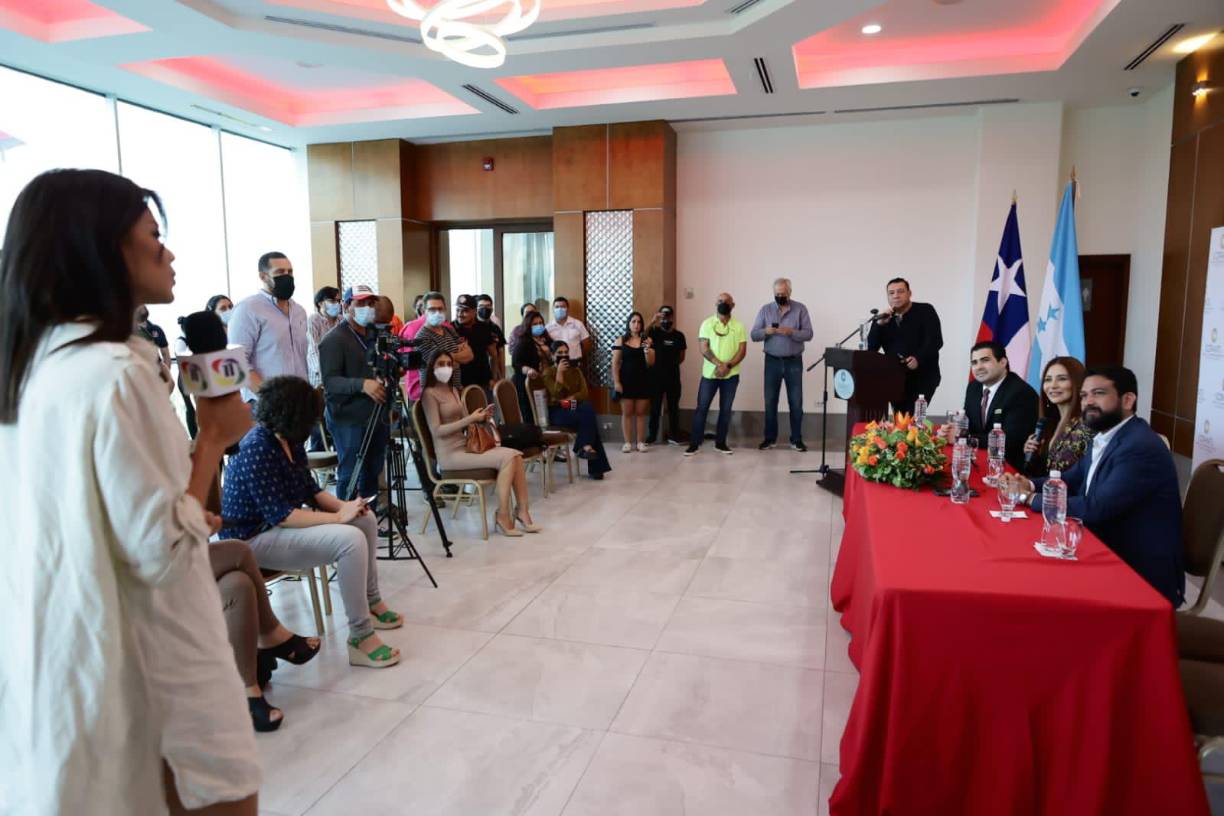 La artista declaró que al escribir sus canciones siempre lo hace pensando en acompañar a su público en general, es decir es situaciones que estén viviendo en ese momento.