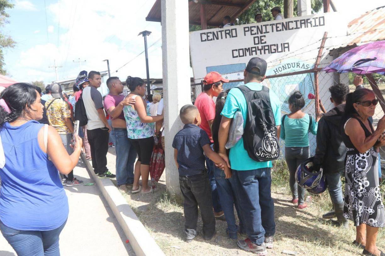 Un incendio se registró este jueves en el centro penal de Comayagua supuestamente por un amotinamiento de los privados de libertad.