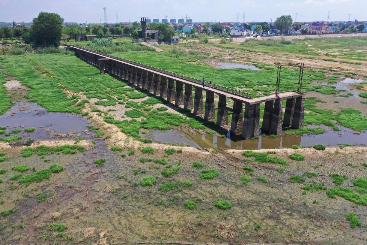 Cuatro departamentos gubernamentales lanzaron un aviso el martes urgiendo a tomar medidas para proteger los cultivos y pidiendo que “cada unidad de agua se utilice con cuidado”.