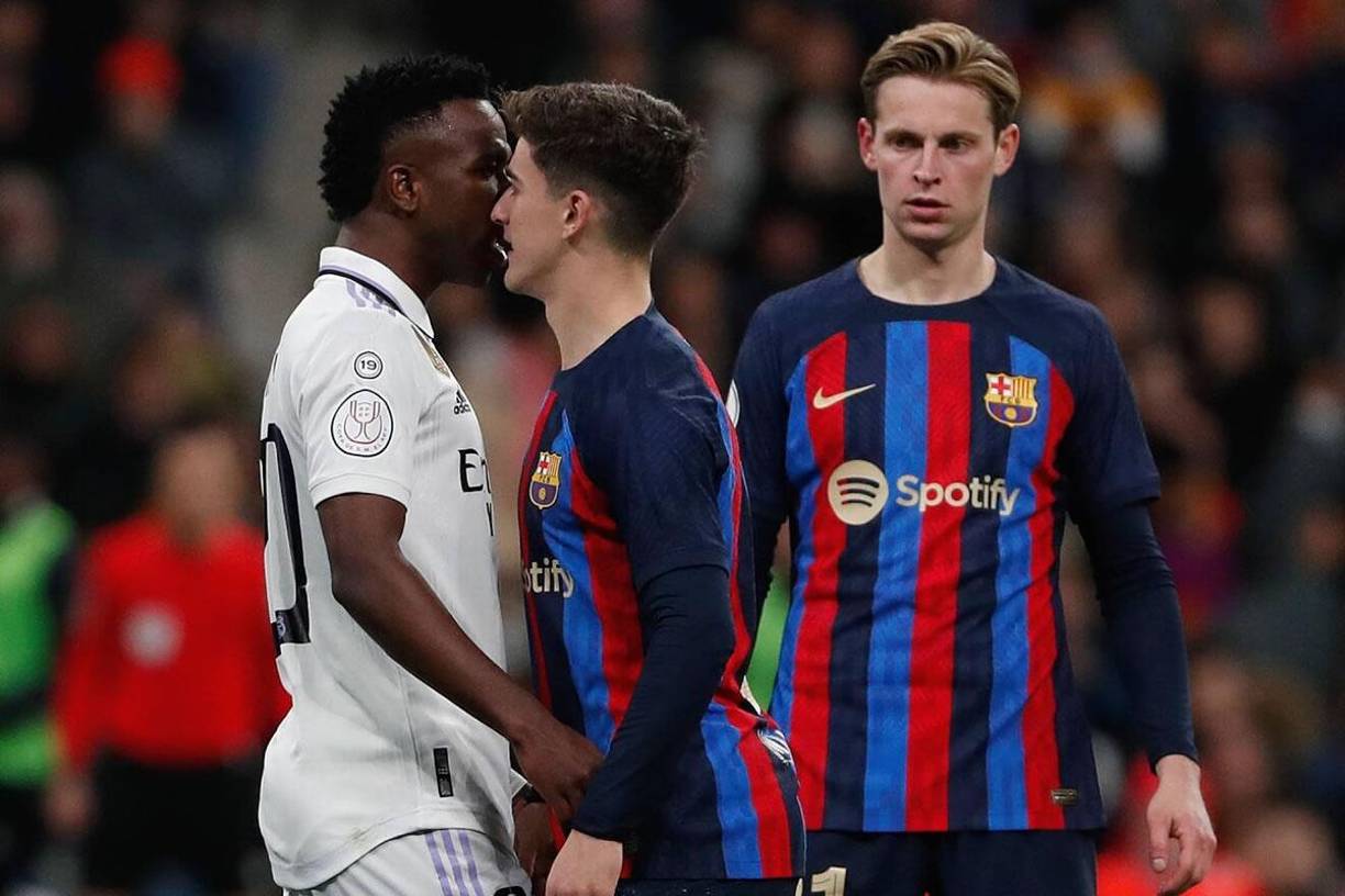 Vinicius y Gavi se encararon en los últimos minutos del partido. Se pusieron cara a cara.