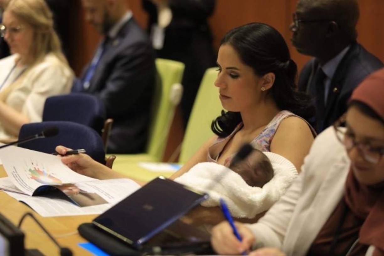 La primera dama salvadoreña aseguró que el gobierno de su esposo está comprometido en asegurar que las niñas, niños y adolescentes de El Salvador 'desarrollen trayectos de vida que les permitan ser protagonistas en un mundo tan cambiante'.