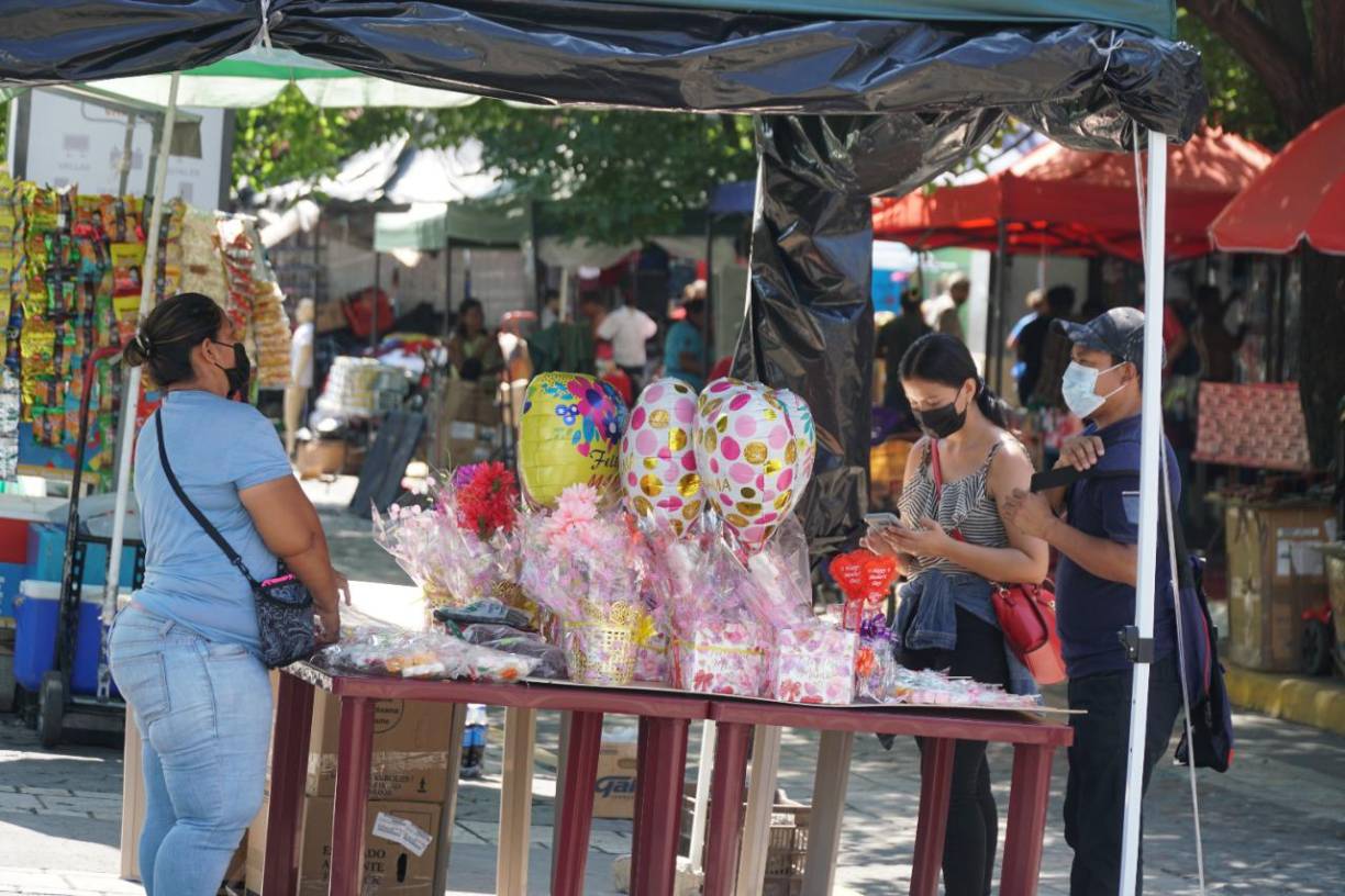 Ambiente previo al Día de la Madre en San Pedro Sula. Fotografía: La Prensa / José Cantarero. 