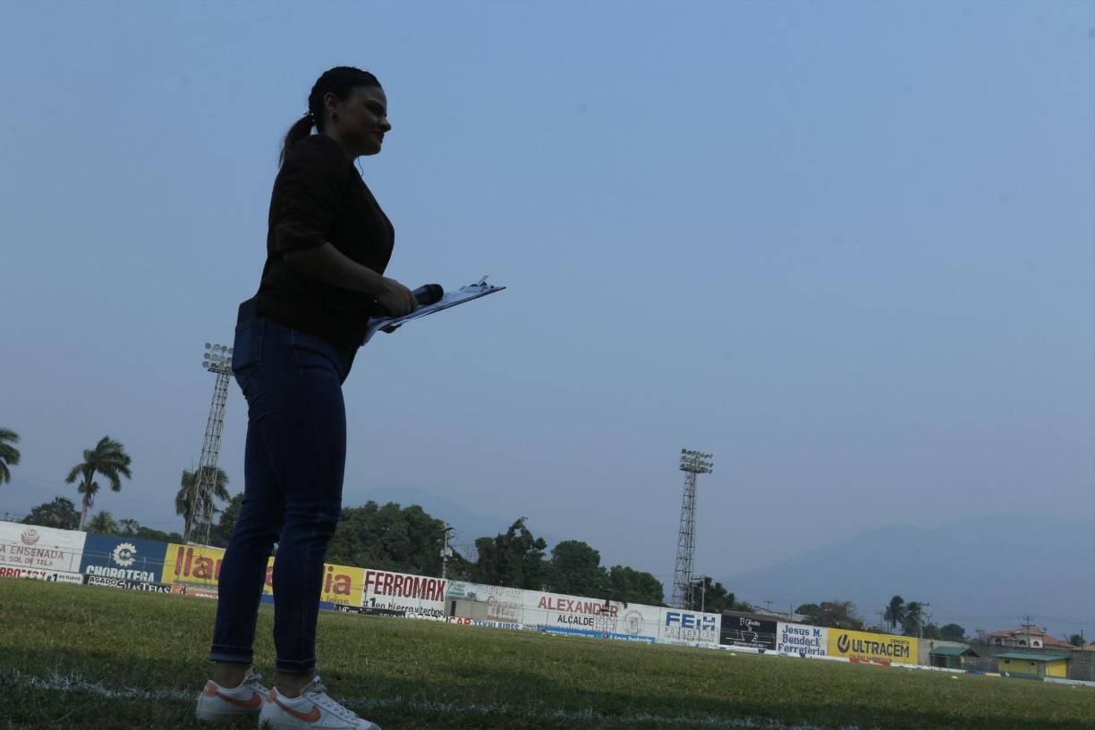 Las hermosas periodistas también se hicieron presente en el Humberto Micheletti.