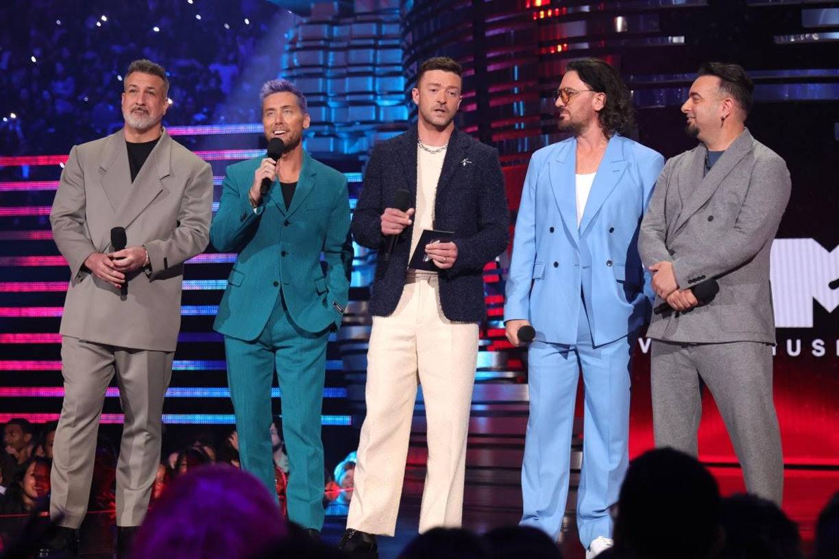 NSYNC se reunieron al fin después de 16 años. Los boy band favoritos se rencontraron en los MTV VMAs junto a Justin.
