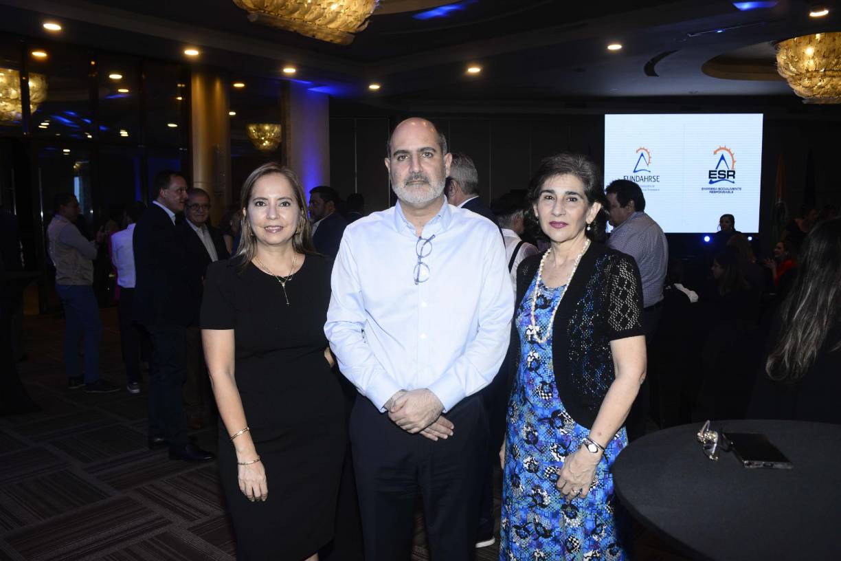 Sandra Mata, Eduardo Facussé y Claudia Stadthagen