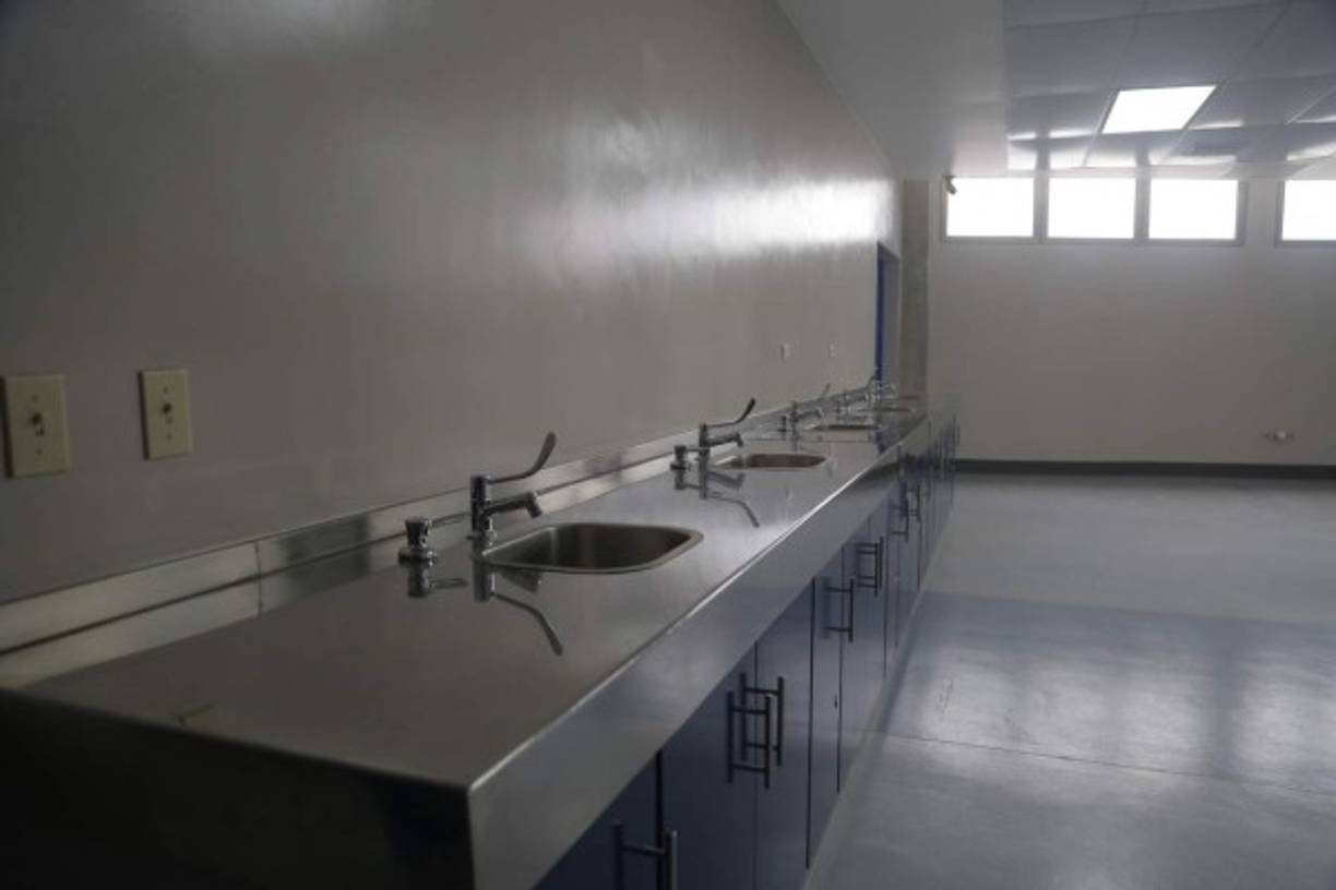 El moderno edificio cuenta con excelentes salas.