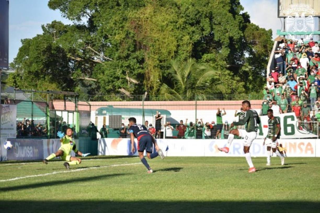 El disparo de Carlo Costly para fusilar a Marlon Licona y sellar el triunfo del Marathón contra Motagua.