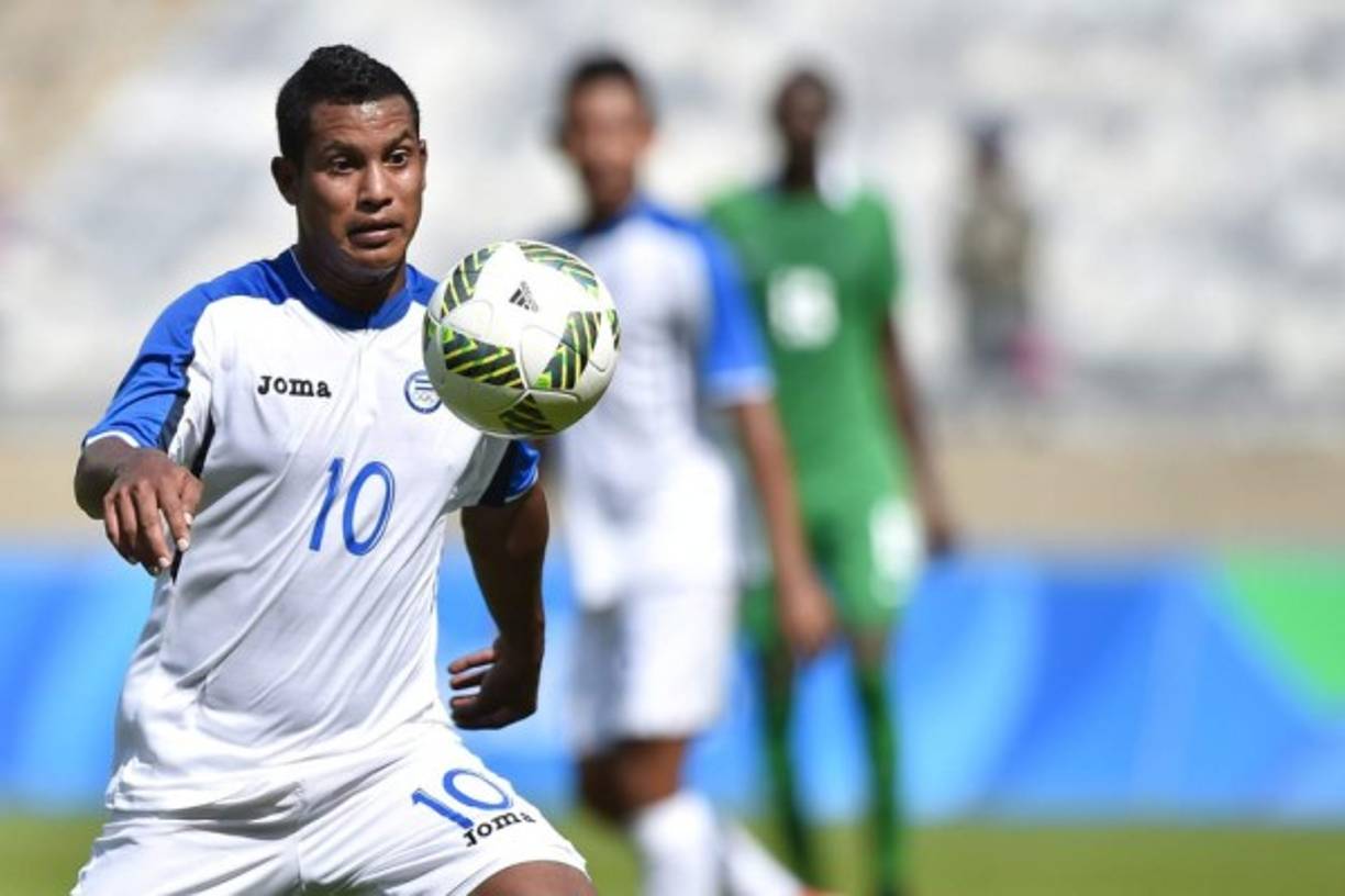 Óscar Salas destacó en los Juegos Olímpicos de Río de Janeiro en el centro del campo de la Bicolor. Ha jugado de titular en el Olimpia, pero ha estado fuera de las canchas por una lesión.