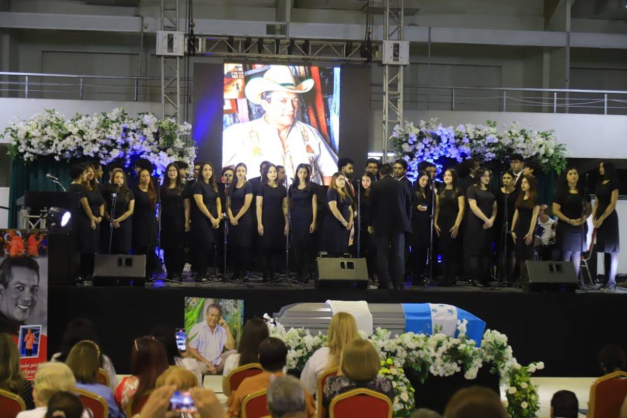 El coro de la USAP deleitó al público.