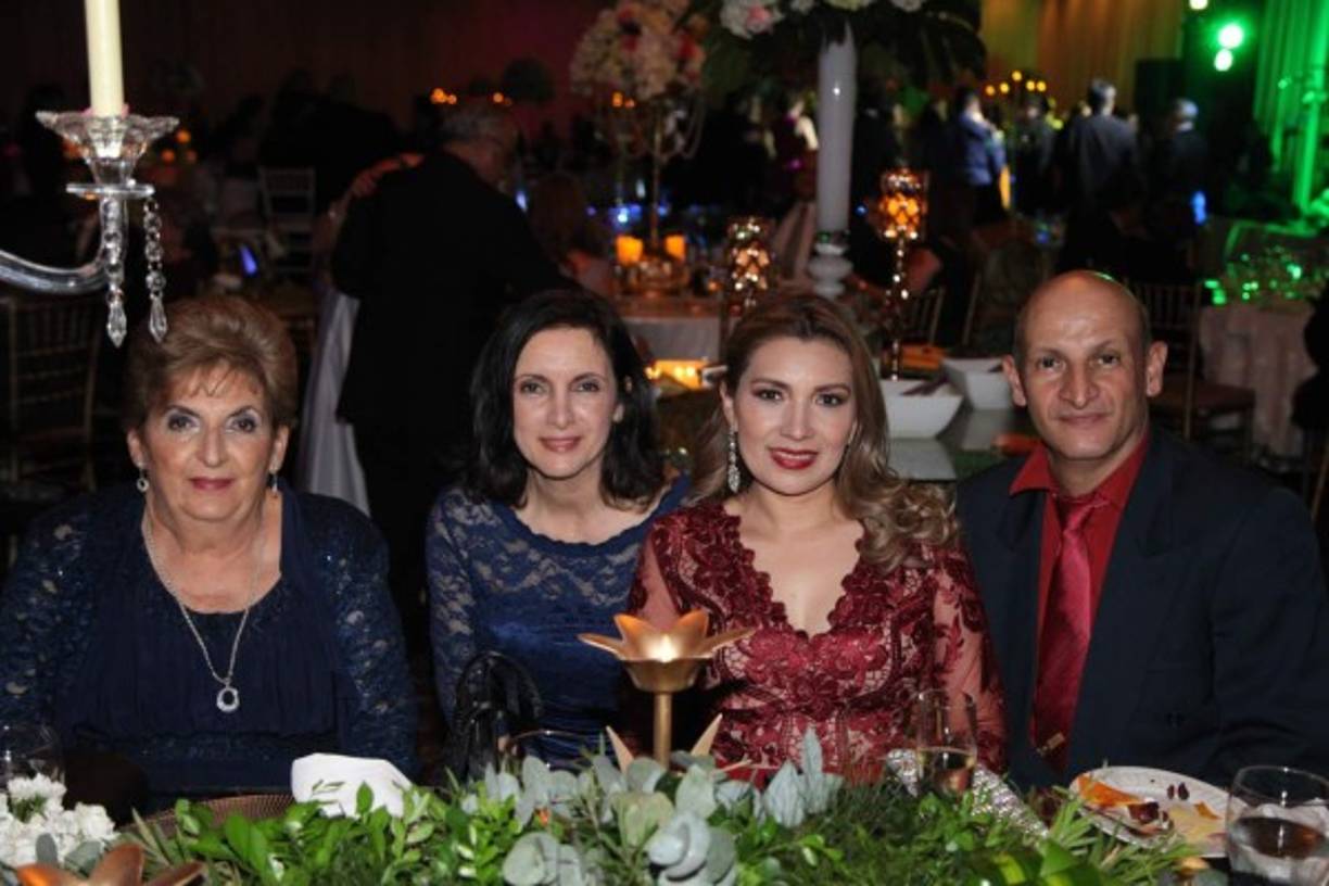 Olga, Betty y Nuzlu Jarufe.