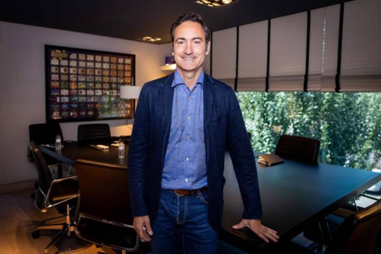 El FC Barcelona anunció una contratación importante. Ferran Reverter se convierte en el nuevo directivo ejecutivo del club azulgrana. Sustituye a Óscar Grau, quien permaneció en el cargo durante el período de transición entre la dimisión de la junta de Josep Maria Bartomeu, la Junta Gestora encabezada por Carlos Tusquets, y las primeras semanas de mandato del nuevo consejo directivo.