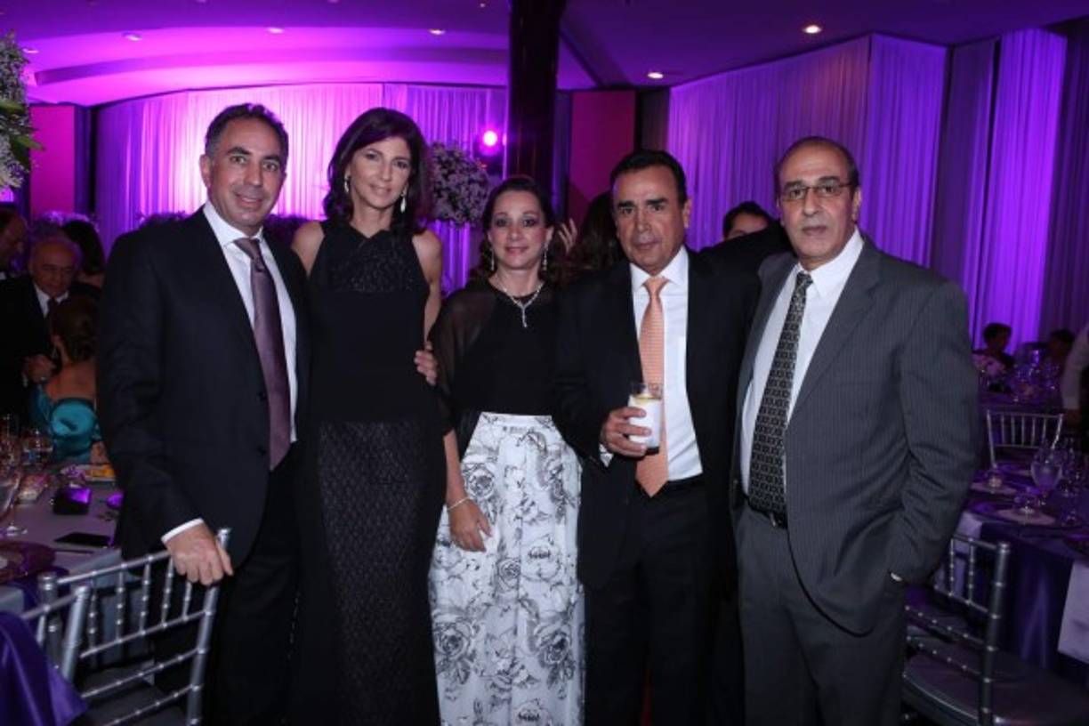 Camilo y Mary Ann Kafati, Carolina y Carlos Fernandez y Roberto Sammur.