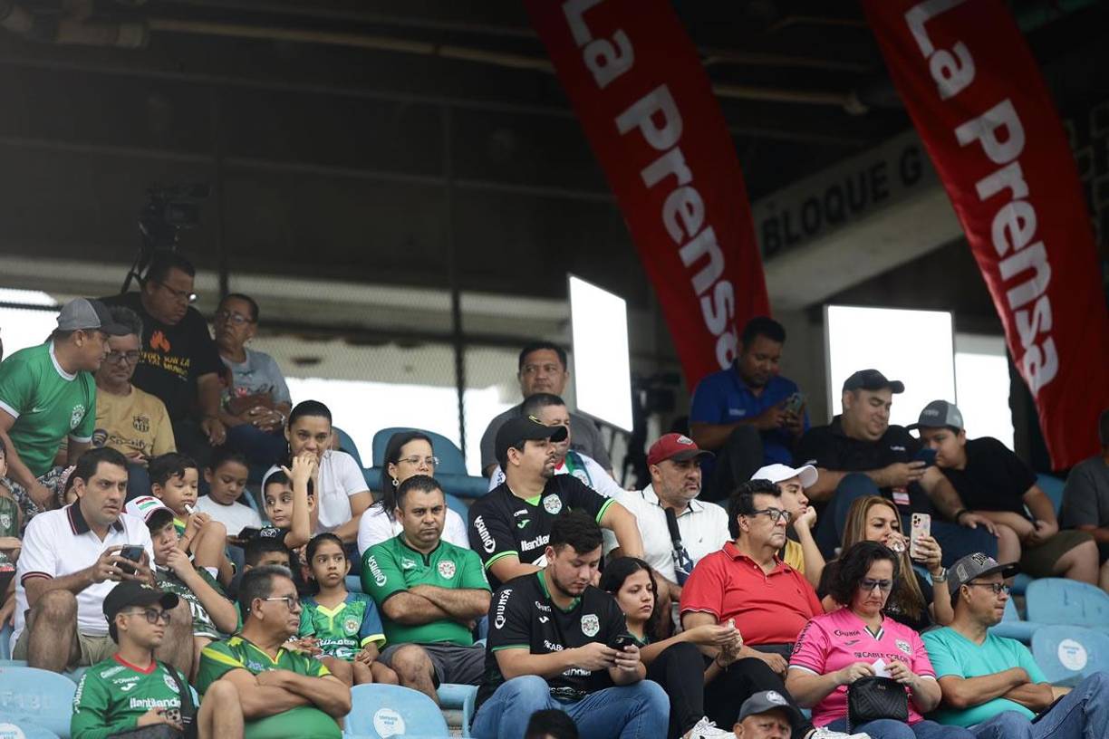 Las localidades de silla, sol y preferencia fueron habilitados para los aficionados que se hicieron presente en el estadio Olímpico.