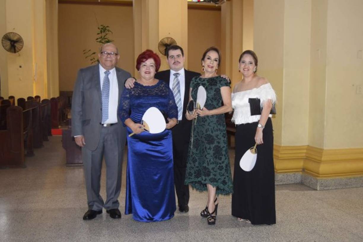 Pastor Ramírez, Irma Bonilla, Guillermo Ramírez, Jackie y Cinthia Beall.