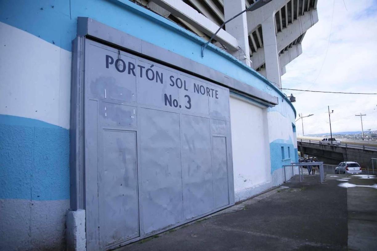 Los portones se abrirán a partir de la 1:30 pm para que los aficionados que asistirán al juego puedan llegar con tiempo y evitar las aglomeraciones en las afueras del recinto deportivo.