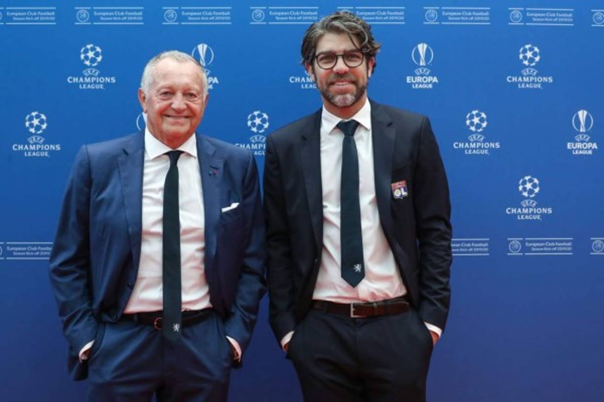 El presidente del Olympique, Jean-Michel Aulas, con su directivo de lujo: el exjugador brasileño Juninho.