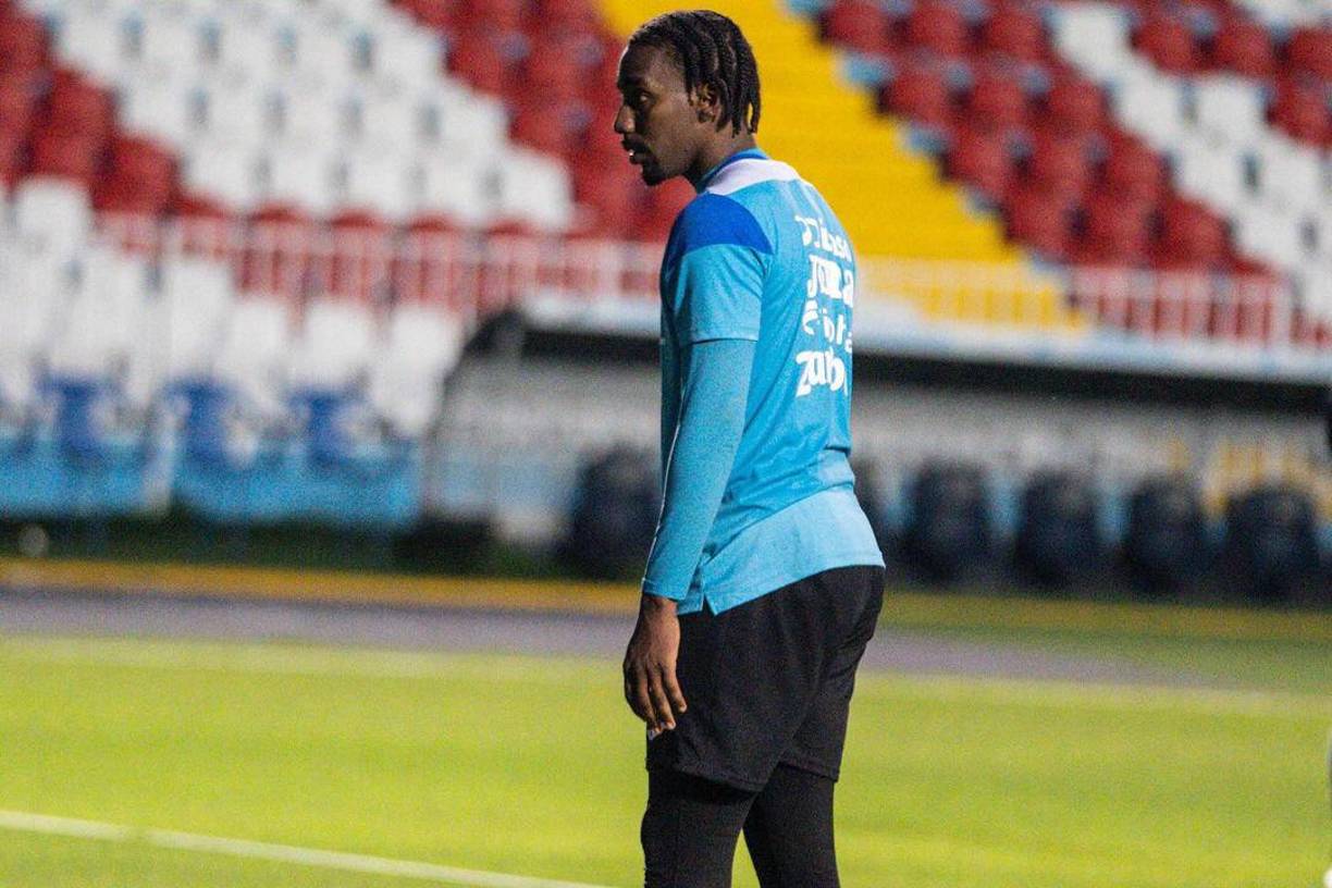 El único legionario que queda dentro de la convocatoria para enfrentar a Ecuador es Bryan Róchez, que milita en la segunda división de Portugal.