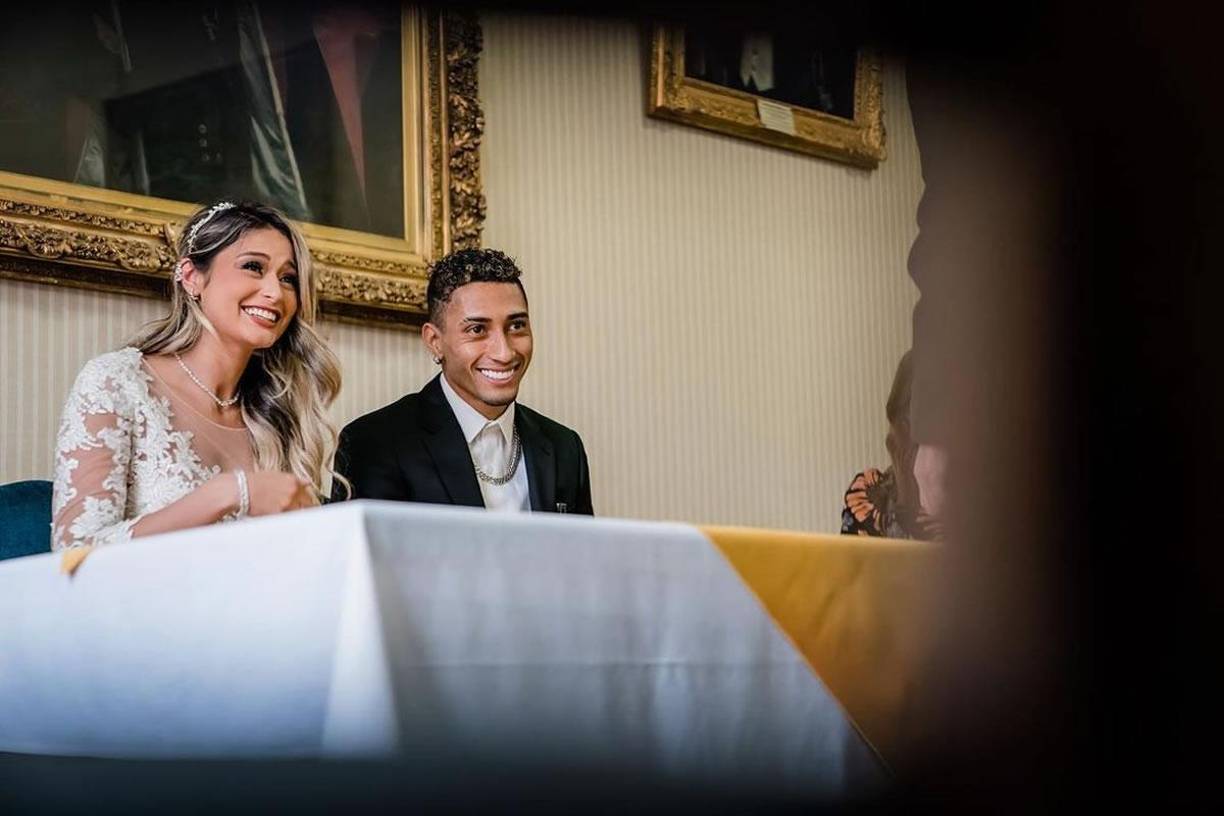 Raphinha y Natalia Rodrigues tienen varios años de relación y se casaron en febrero de 2022, el mismo año en el que el brasileño fichó por el Barcelona.