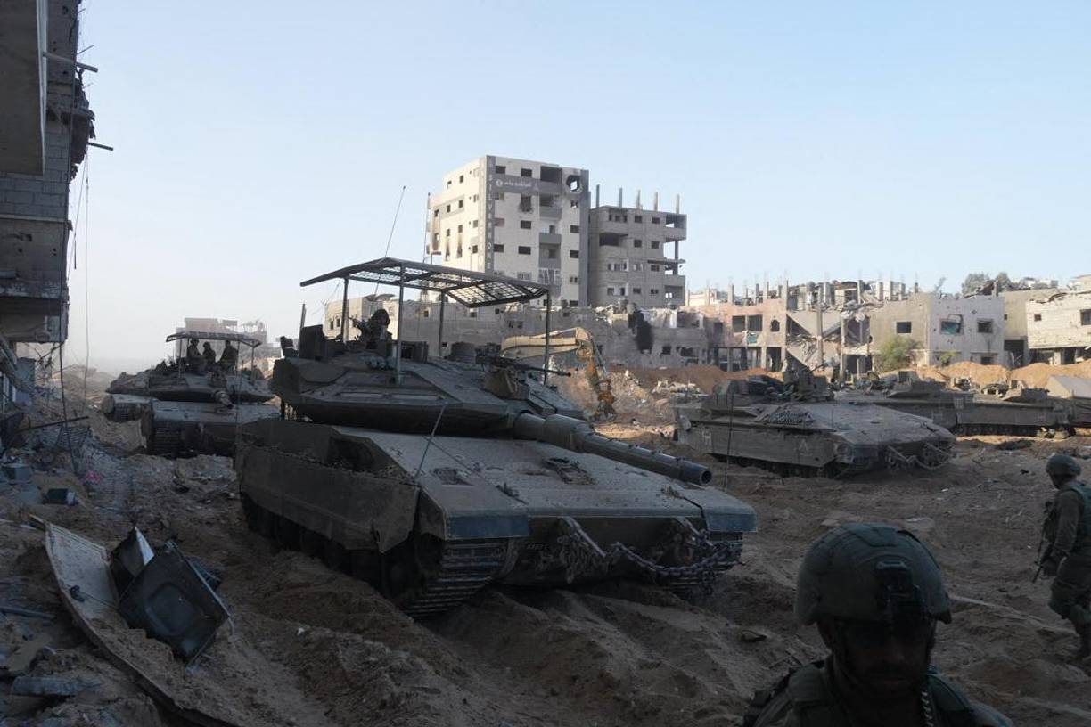 Las tropas del Ejército de Israel se enfrentaron este miércoles a milicianos del grupo islamista Hamás afuera del hospital Al Shifa de la ciudad de Gaza, en cuyo interior los soldados israelíes llevan a cabo una “operación selectiva”, informó un vocero castrense.